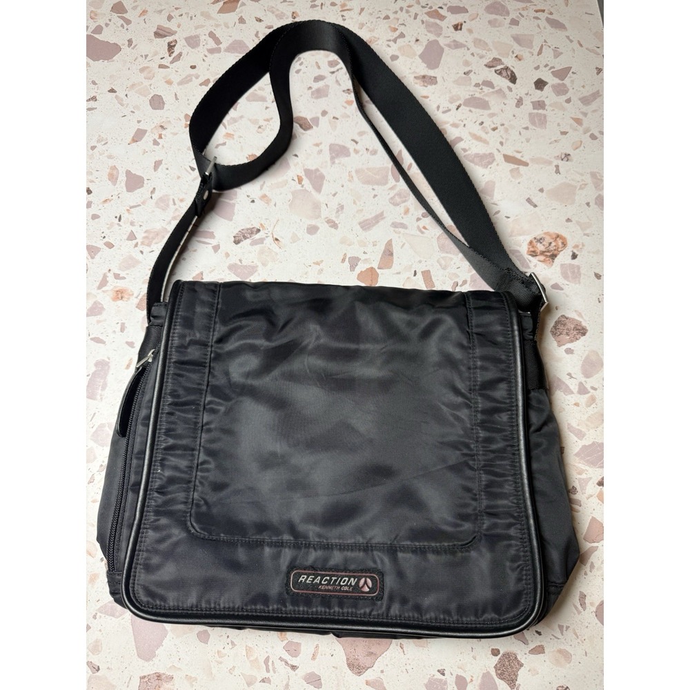 Kenneth Cole Reaction Black Nylon Messenger Bag Crossbody Laptop‎ Travel